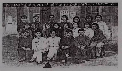 说明: F:\老照片\老照片4\1960年 中心化验室.jpg
